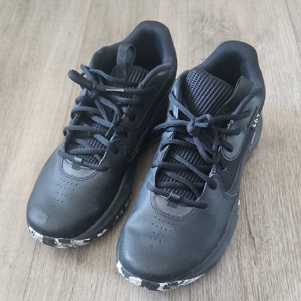 Under Armour Black Basketball Sneakers with Textured Sole Lockdown 7